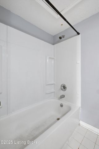 2 Dupont Way 7, Louisville, KY 40207