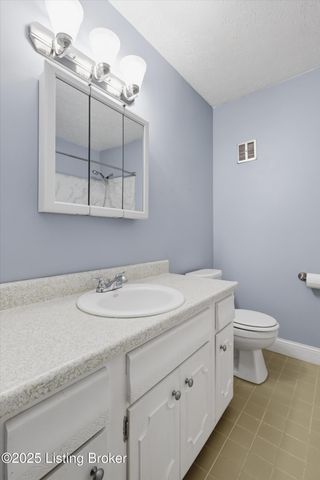 2 Dupont Way 7, Louisville, KY 40207