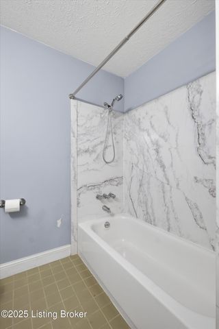 2 Dupont Way 7, Louisville, KY 40207