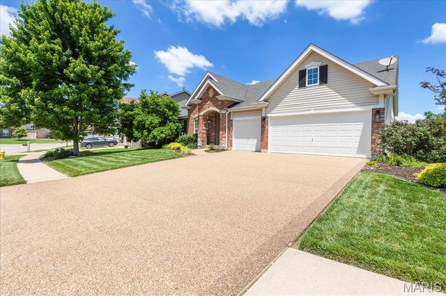 165 Carlton Point Drive, Wentzville, MO 63385