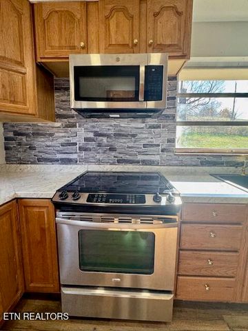 526 Blue Hollow Rd, Rose Hill, VA 24281