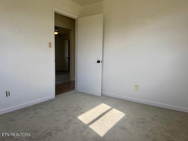 526 Blue Hollow Rd, Rose Hill, VA 24281