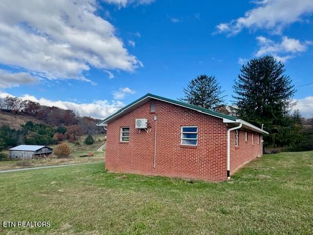 526 Blue Hollow Rd, Rose Hill, VA 24281
