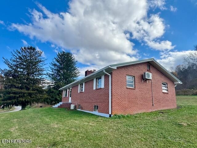 526 Blue Hollow Rd, Rose Hill, VA 24281