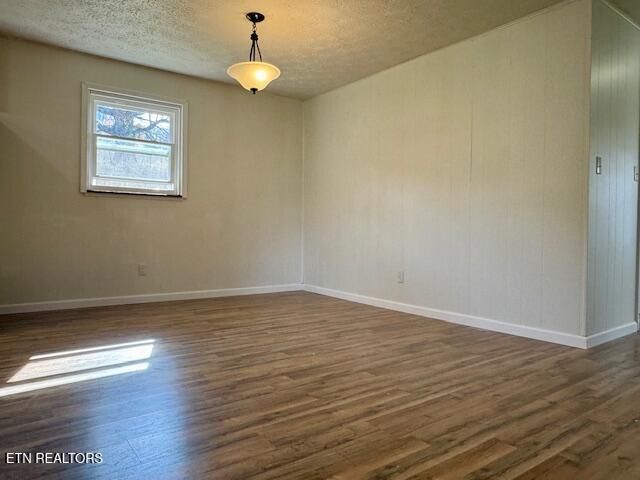 526 Blue Hollow Rd, Rose Hill, VA 24281