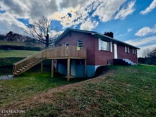 526 Blue Hollow Rd, Rose Hill, VA 24281