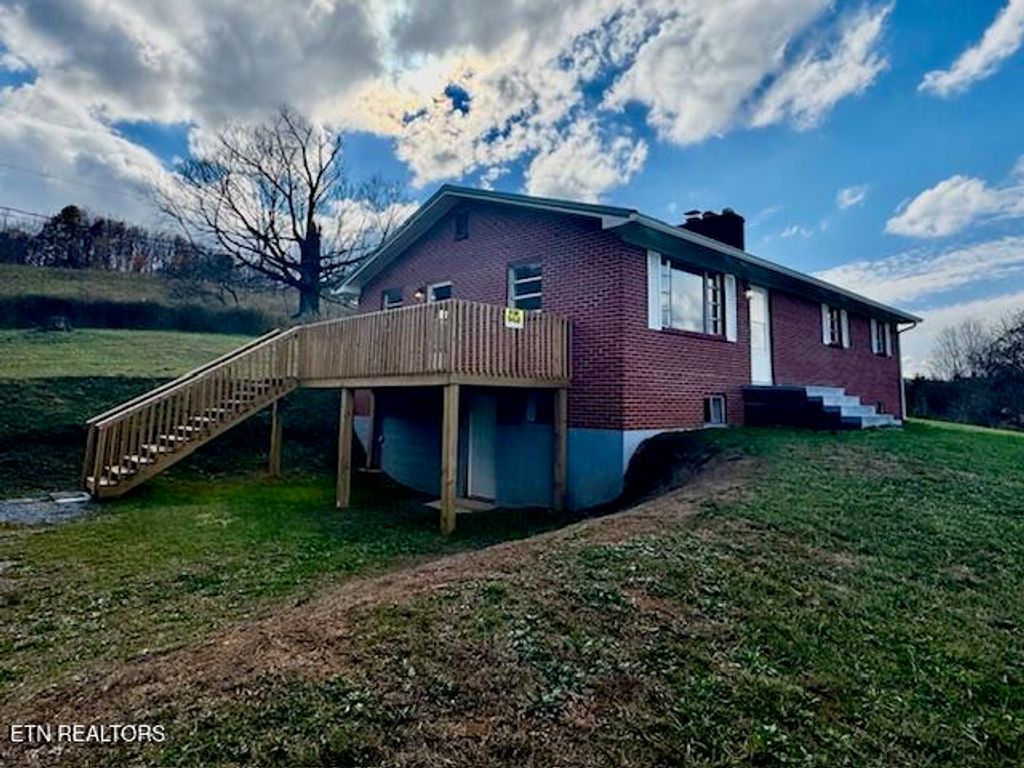 526 Blue Hollow Rd, Rose Hill, VA 24281