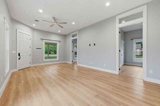 420 W 5th, Belle Plaine, KS 67013