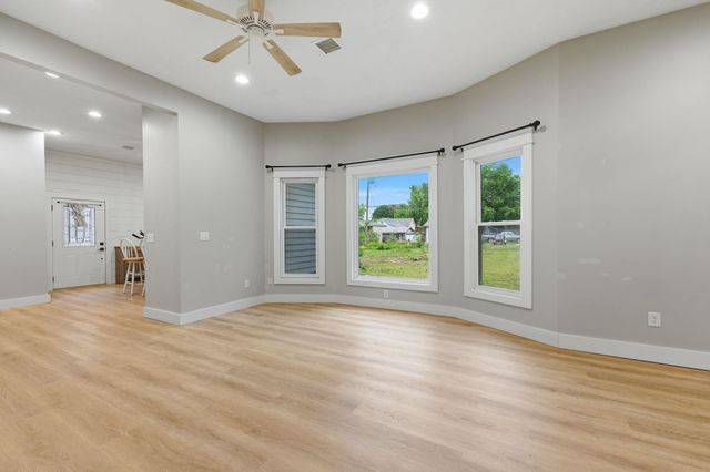 420 W 5th, Belle Plaine, KS 67013