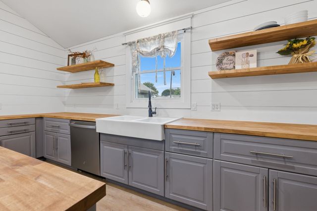 420 W 5th, Belle Plaine, KS 67013
