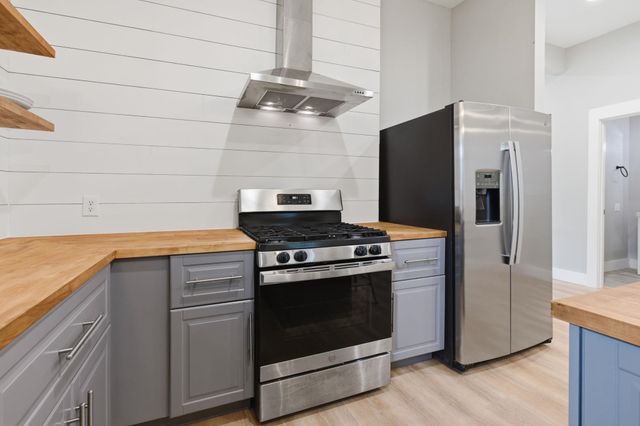 420 W 5th, Belle Plaine, KS 67013