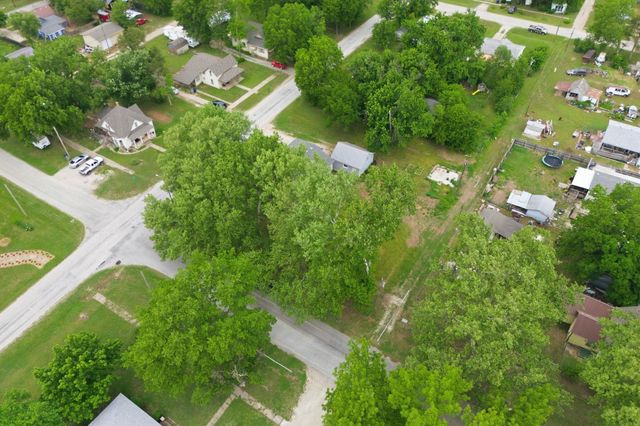 420 W 5th, Belle Plaine, KS 67013