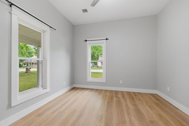 420 W 5th, Belle Plaine, KS 67013