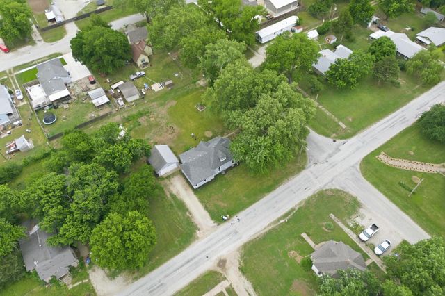 420 W 5th, Belle Plaine, KS 67013