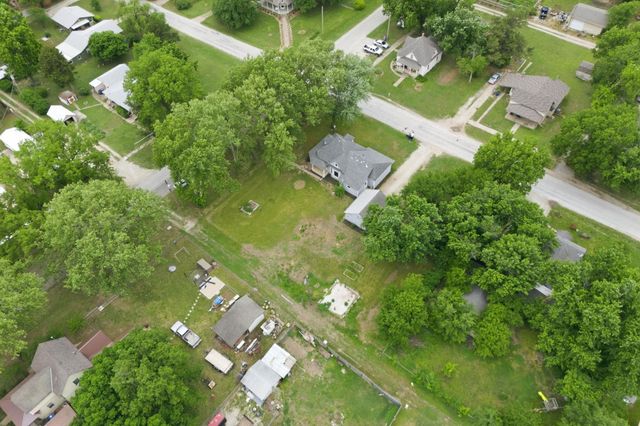 420 W 5th, Belle Plaine, KS 67013