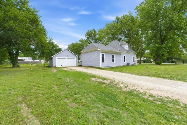 420 W 5th, Belle Plaine, KS 67013