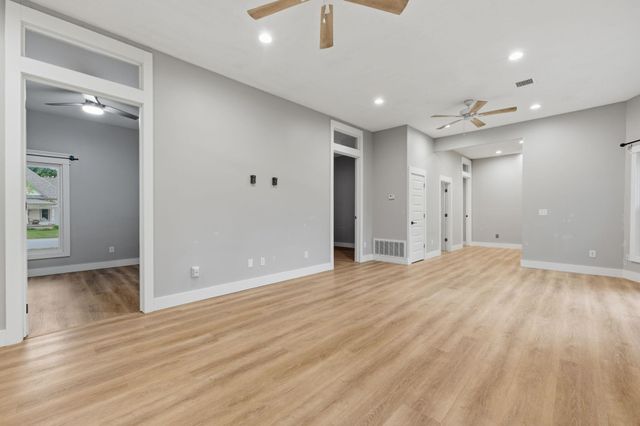 420 W 5th, Belle Plaine, KS 67013
