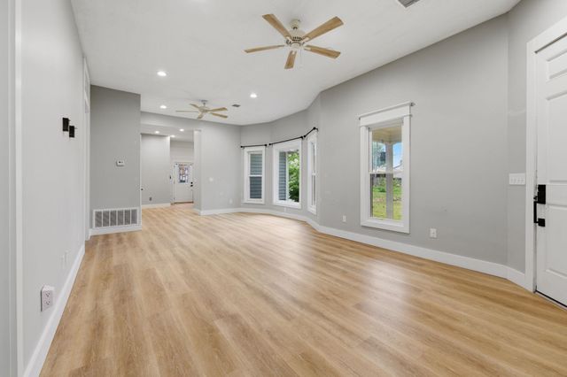 420 W 5th, Belle Plaine, KS 67013