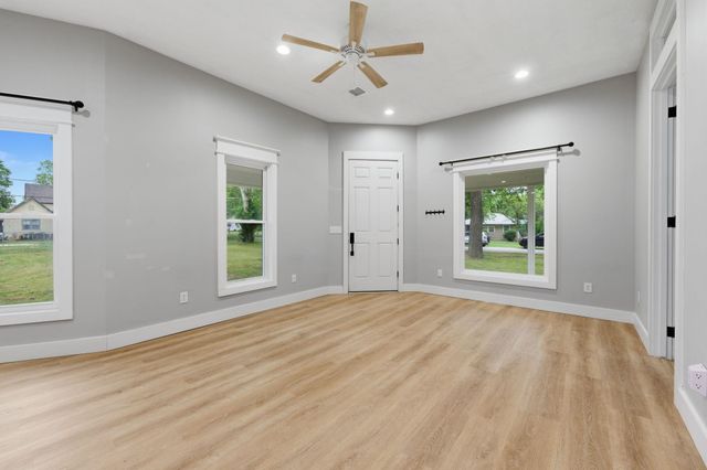 420 W 5th, Belle Plaine, KS 67013