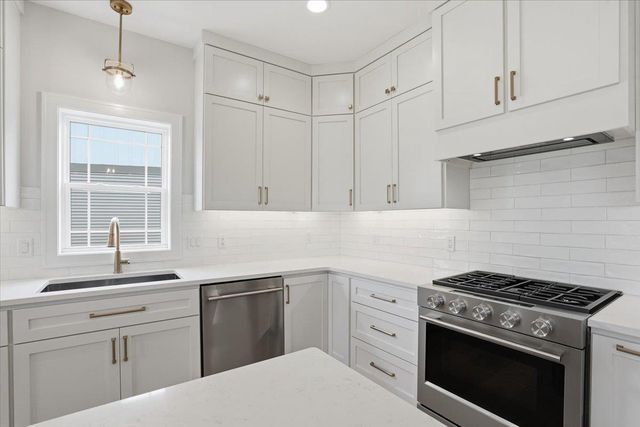 567 Morning Cove Circle, Verona, WI 53593