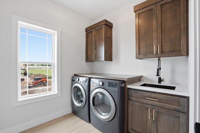 567 Morning Cove Circle, Verona, WI 53593