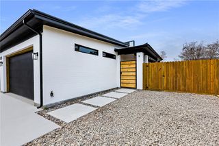 626 Glazebrook St B, Corpus Christi, TX 78404