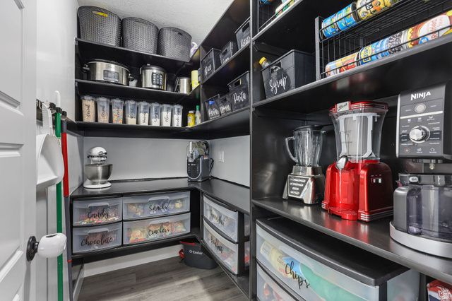 994 S 1950 W, Layton, UT 84041