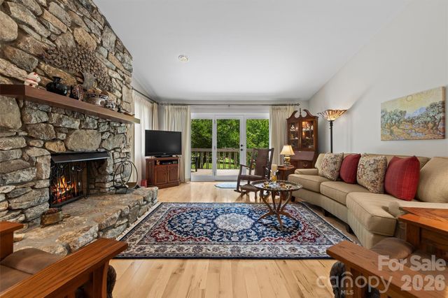 4 Governors Way, Asheville, NC 28804