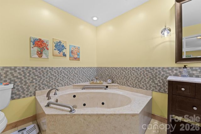 4 Governors Way, Asheville, NC 28804