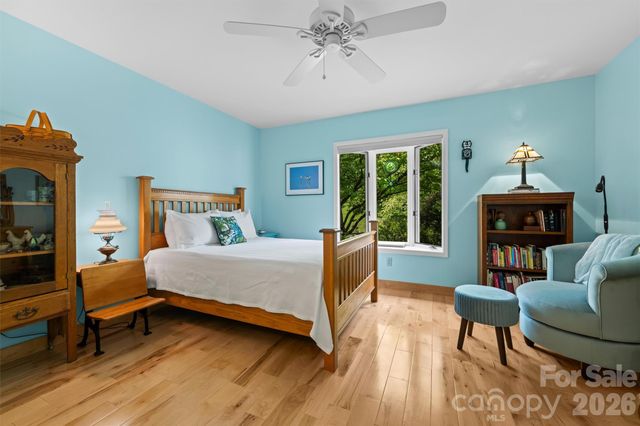4 Governors Way, Asheville, NC 28804
