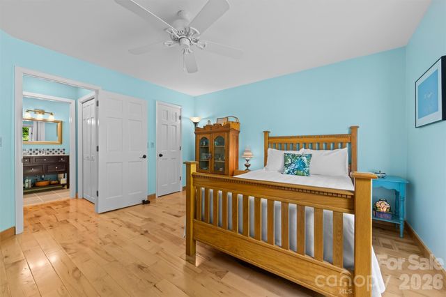 4 Governors Way, Asheville, NC 28804