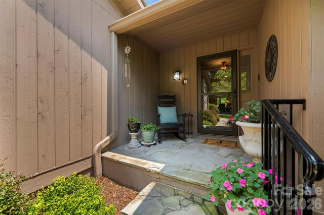 4 Governors Way, Asheville, NC 28804