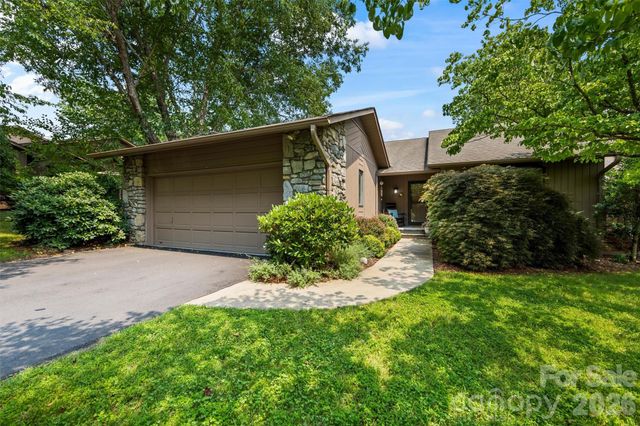 4 Governors Way, Asheville, NC 28804
