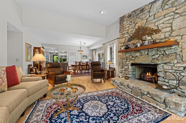 4 Governors Way, Asheville, NC 28804