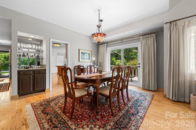 4 Governors Way, Asheville, NC 28804