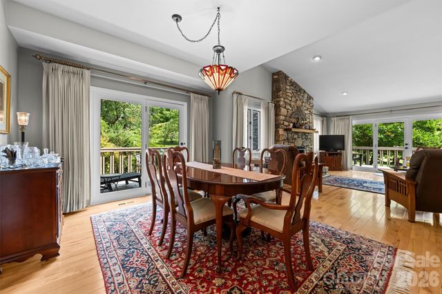 4 Governors Way, Asheville, NC 28804