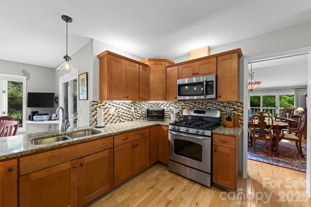 4 Governors Way, Asheville, NC 28804