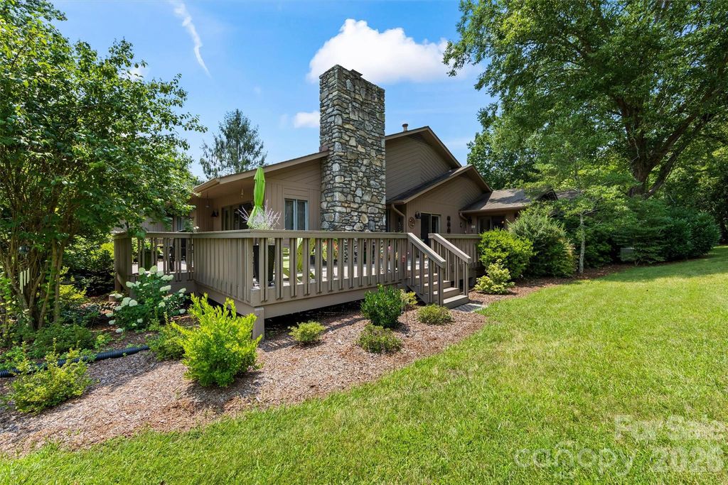 4 Governors Way, Asheville, NC 28804