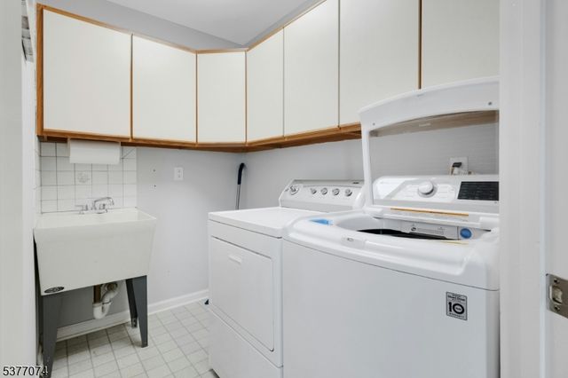 18 Cable Ct, Montville Twp., NJ 07045