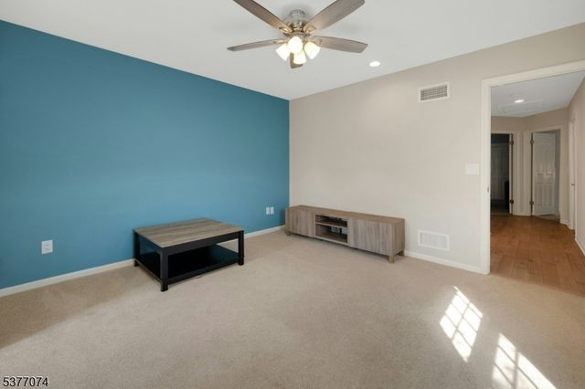 18 Cable Ct, Montville Twp., NJ 07045