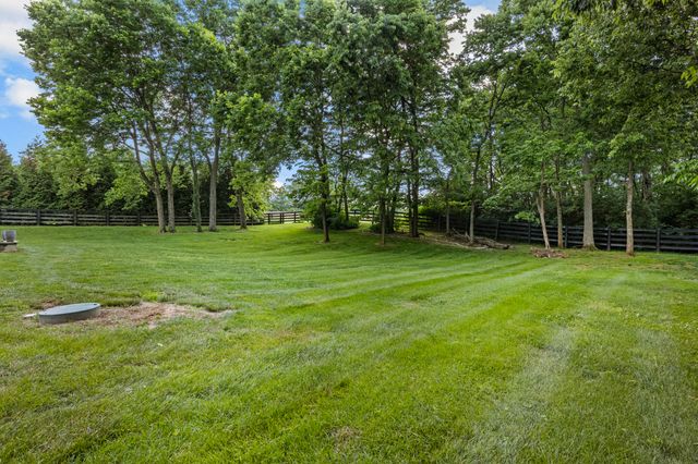 104 Deerfield Circle, Nicholasville, KY 40356