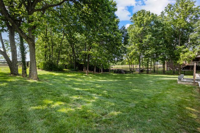 104 Deerfield Circle, Nicholasville, KY 40356