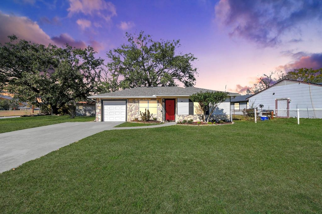 201 Delta Street, Pasadena, TX 77506