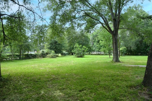 8515 Matthews Lane, Magnolia, TX 77354