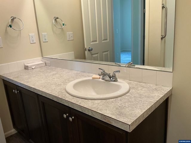 1525 N River Alder St, Canby, OR 97013