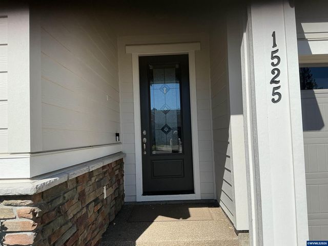 1525 N River Alder St, Canby, OR 97013