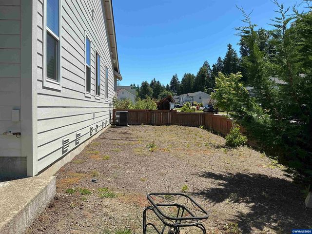 1525 N River Alder St, Canby, OR 97013