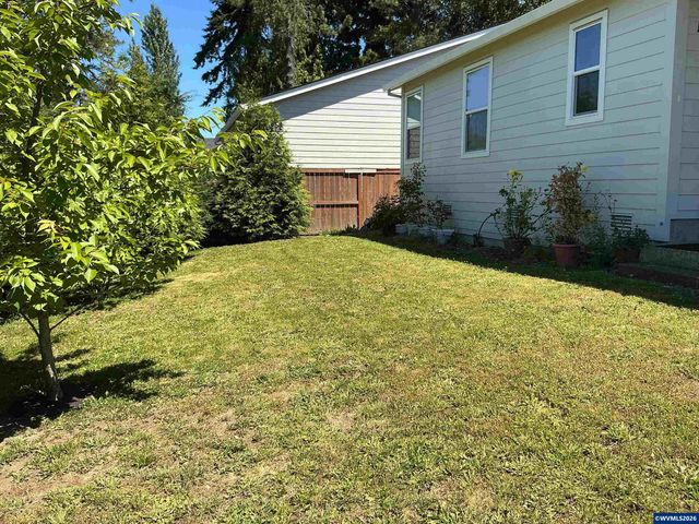 1525 N River Alder St, Canby, OR 97013