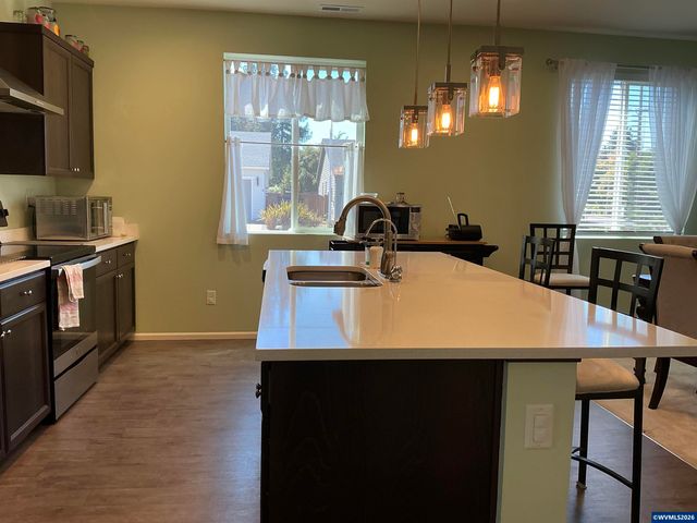1525 N River Alder St, Canby, OR 97013