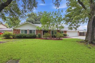 4805 W Quail Hollow, Lake Charles, LA 70605